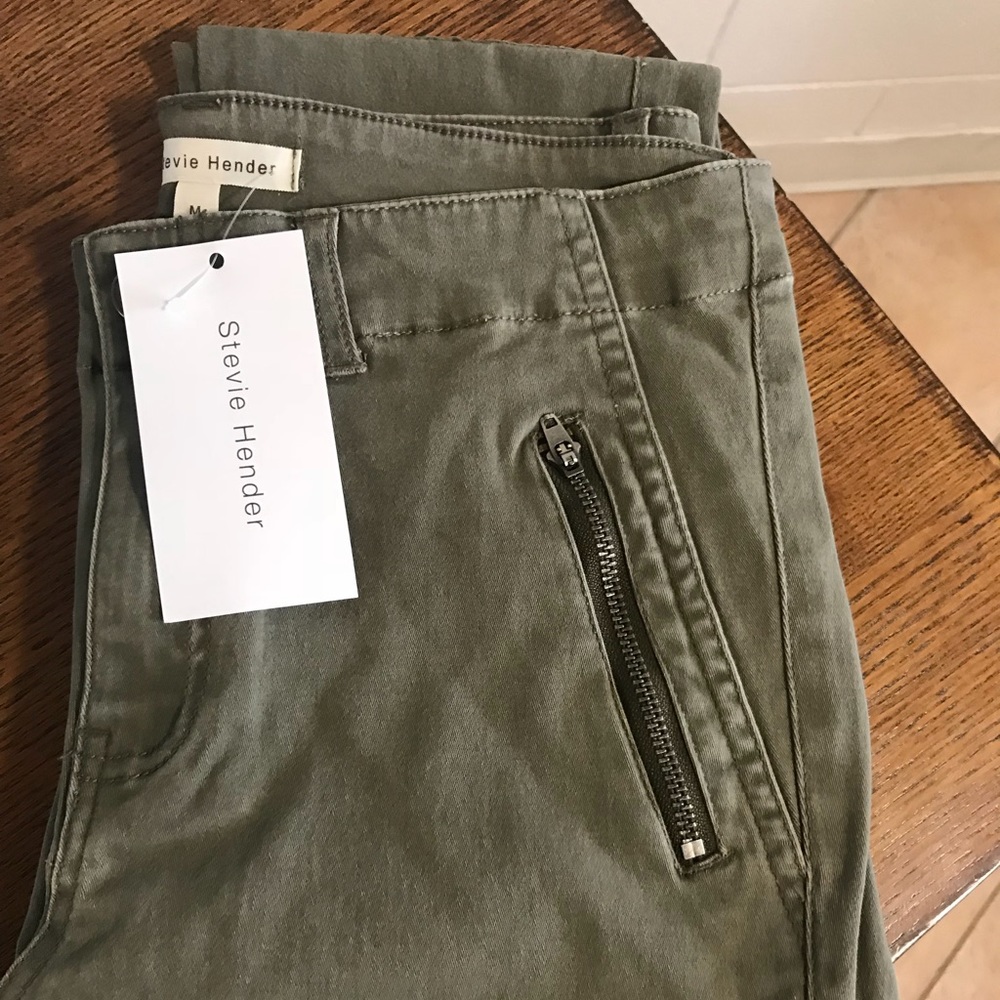 Cropped Cargo Pants in Olive - Stevie Hender